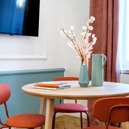 Playroom Aparthotel Krasków Eksteriør bilde