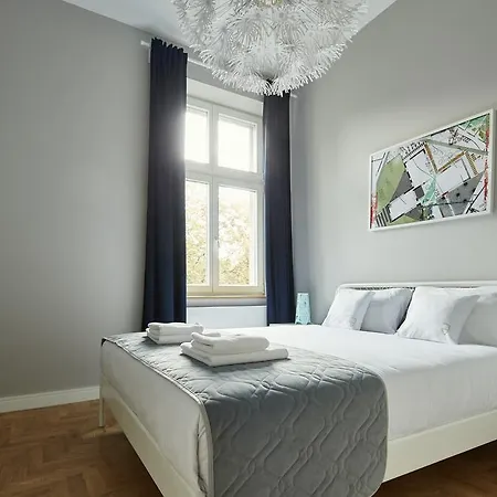 Playroom Aparthotel Krasków Eksteriør bilde