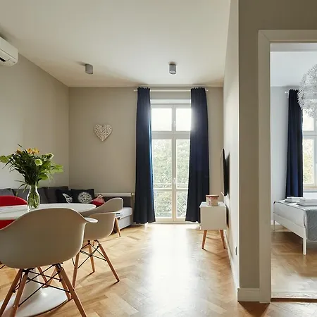 Playroom Aparthotel Krasków Eksteriør bilde
