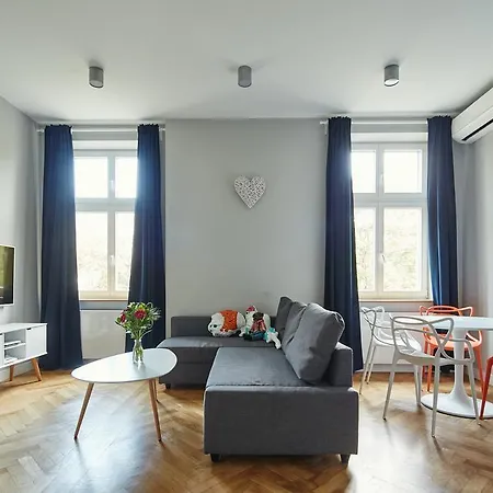 Playroom Aparthotel Krasków Eksteriør bilde