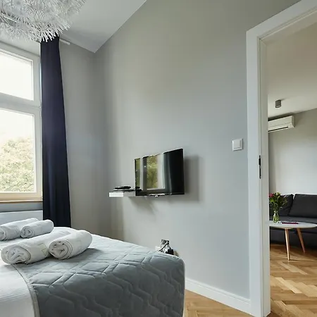 Playroom Aparthotel Krasków Eksteriør bilde