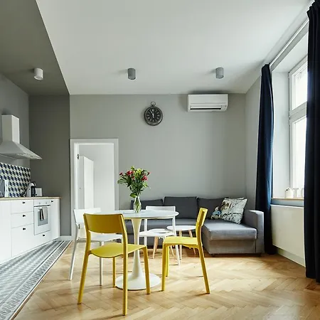 Playroom Aparthotel Krasków Eksteriør bilde