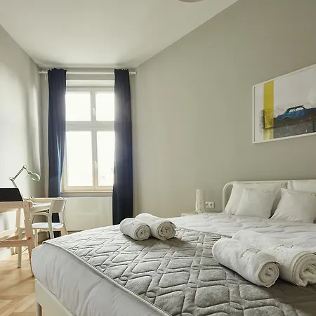 Playroom Aparthotel Krasków Eksteriør bilde
